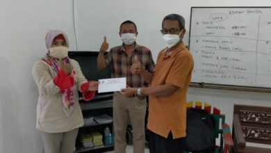 Photo of PC Tegal Menyerahkan Pinjaman Zakattel Ibu Karti Jd Supardi NIK 401266