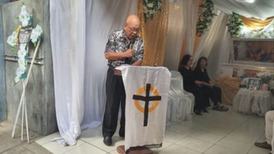 Photo of PC Manado-Pemakaman Alm Ibu Terrie Rumpesak-570612