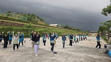 Photo of KJS Batam-Lagi Asyik Senam Diguyur Hujan