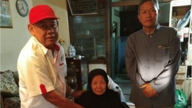 Photo of Komsat IX PC Tangerang Serahkan Dakem Kpd AW Alm Hantoro-490348